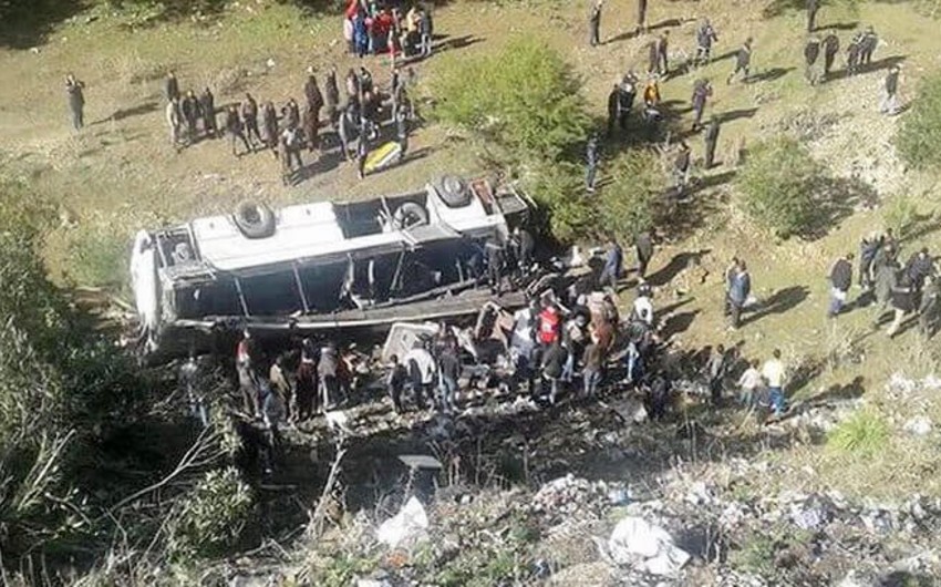 Tunisdə iki avtobus toqquşub, 2 nəfər ölüb, 70-i yaralanıb