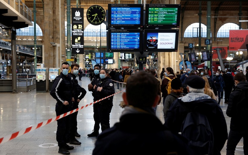 В Париже неизвестный ранил ножом шесть человек