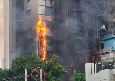В подожженном протестующими отеле в Бангладеш погибли 8 человек, 84 пострадали