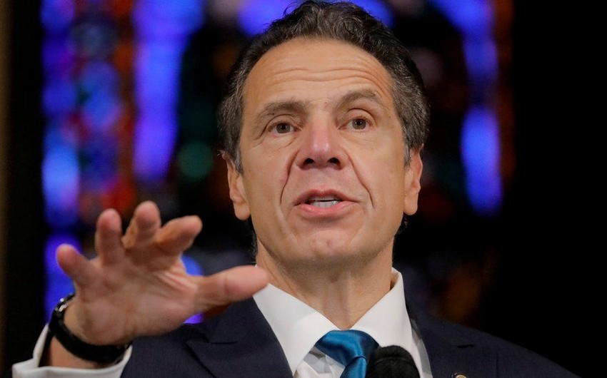 Еще одна женщина обвинила губернатора Нью-Йорка в приставаниях