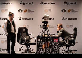 Карлсен и Непомнящий сыграли вничью в первой партии матча за мировую шахматную корону