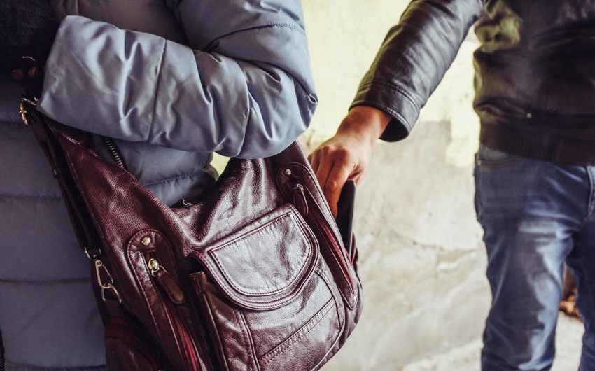 В Баку в клиниках совершены кражи из женских сумок