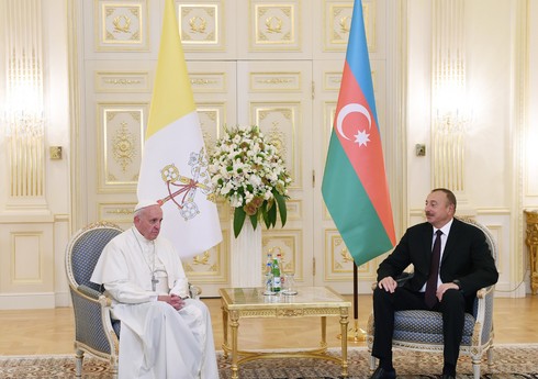 Президент Азербайджана поздравил Папу Римского