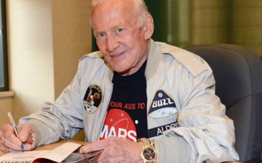 Астронавт, побывавший на Луне, в 86 лет решил отдохнуть в Антарктиде