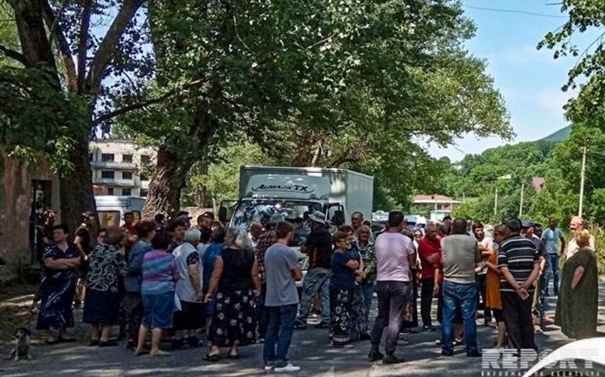 Проживающие в грузинском селе азербайджанцы провели акцию протеста - ФОТО - ОБНОВЛЕНО