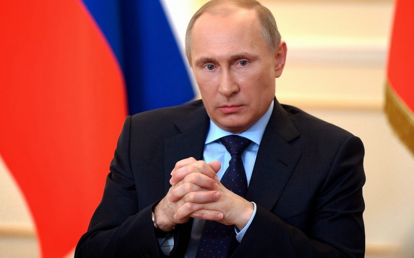 Путин начал ежегодную Прямую линию с ответа на вопрос о финансовом кризисе в России