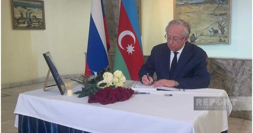 Russian deputy FM visits Azerbaijani Embassy in Moscow to honor victims of plane crash