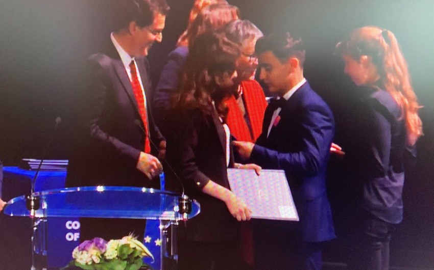 Совет Европы наградил азербайджанского подростка - ФОТО