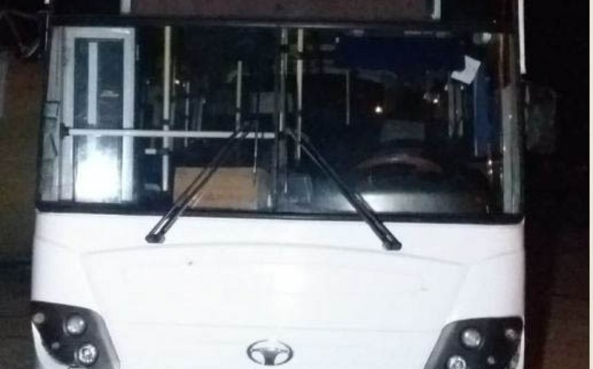 Bakıda kommunal xidmət avtomobili sərnişin avtobusuna çırpılıb, 3-ü uşaq olmaqla, 27 nəfər xəsarət alıb - VİDEO - YENİLƏNİB-2 - FOTO