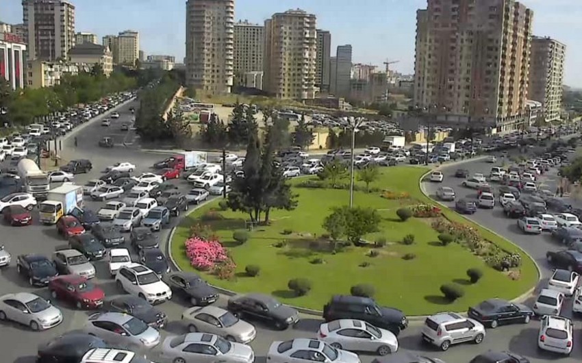 В Баку возникли пробки на ряде улиц и проспектов 