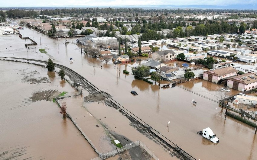 2 dead in California floods, nearly 10,000 under evacuation orders