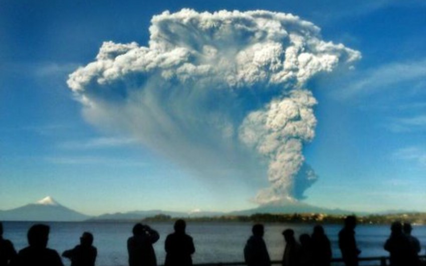 В Чили введен режим ЧП из-за извержения вулкана Кальбуко