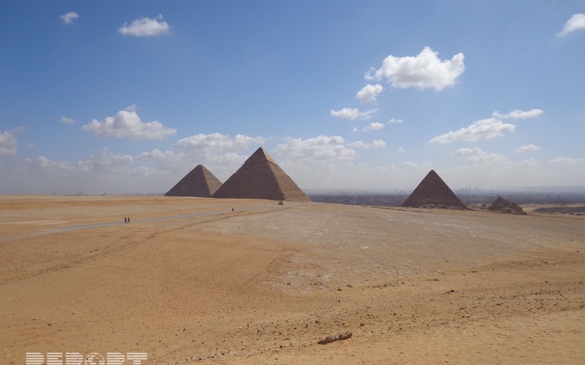 Ancient Egyptian pyramids and mysterious Sphinx - PHOTOS
