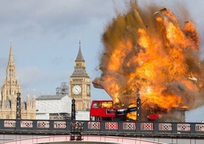 Bus explodes on London bridge terrifying people was for a movie