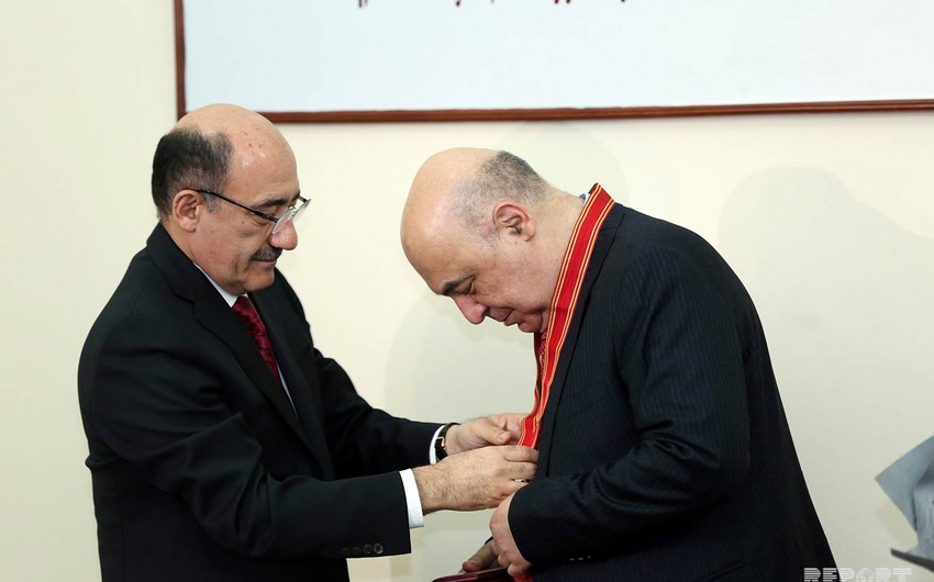 People's writer Chingiz Abdullayev conferred with Sharaf Order