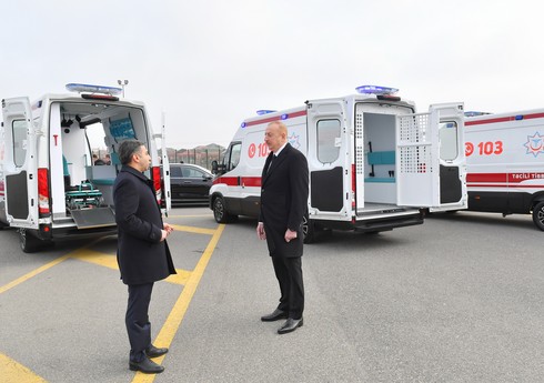 Президент ознакомился с новыми автомобилями скорой медицинской помощи