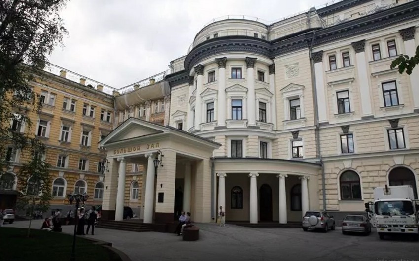 ​Moskvada konservatoriya binasının bir hissəsi uçub, fəhlə ölüb