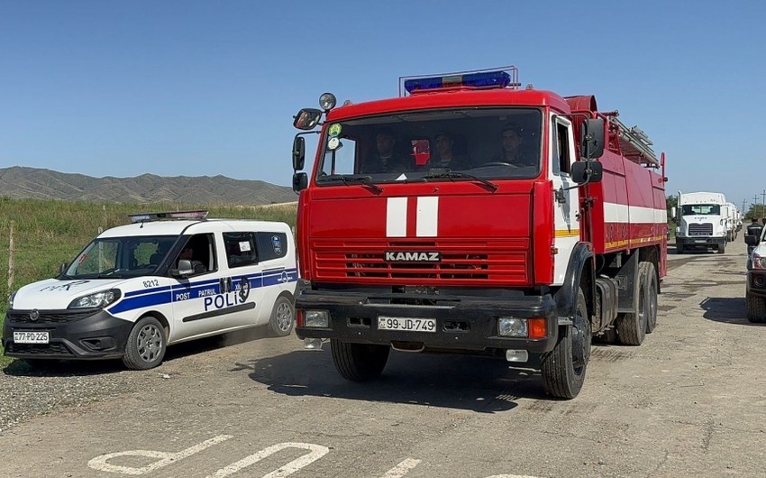 В Агдере перевернулся пожарный автомобиль, есть погибший и пострадавшие