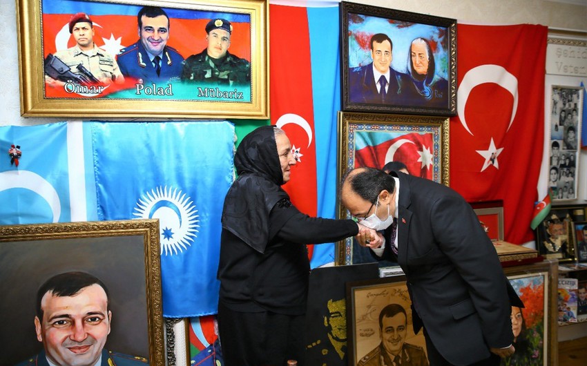 Посол Турции встретился с матерью Полада Гашимова