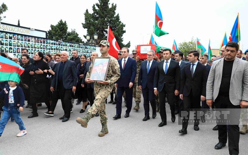 Gəncədə Birinci Qarabağ müharibəsinin şəhidi Vaqif Alıyev dəfn edilib 