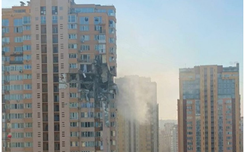 В жилой дом по проспекту Лобановского в Киеве попал снаряд