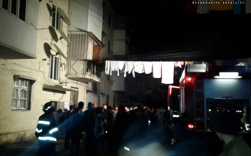 В Мингячевире потушен пожар в общежитии, 10 человек госпитализированы