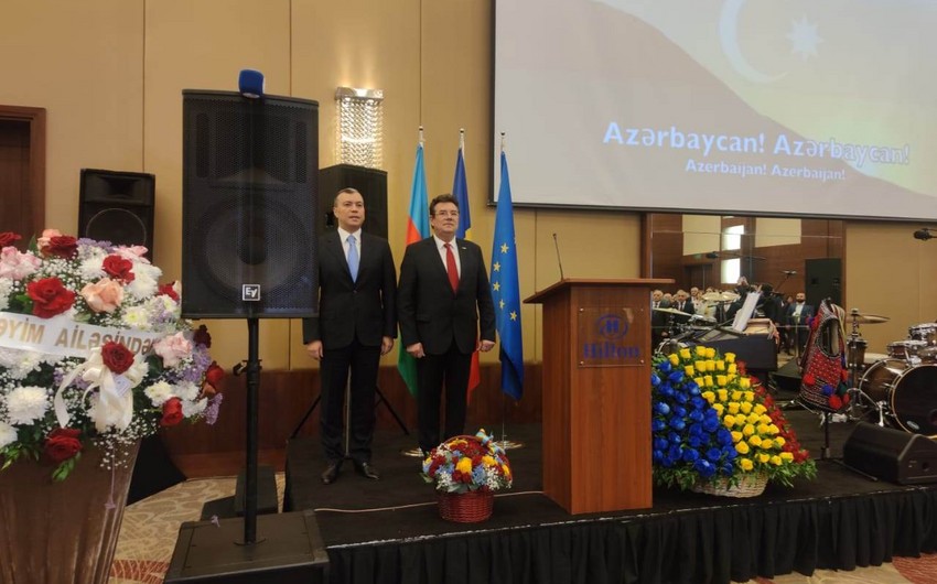 Румыния и Азербайджан предлагают запустить проект в энергетической сфере
