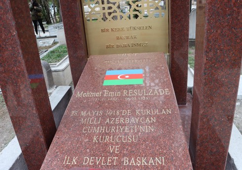 В Турции проведены работы по благоустройству могилы Расулзаде