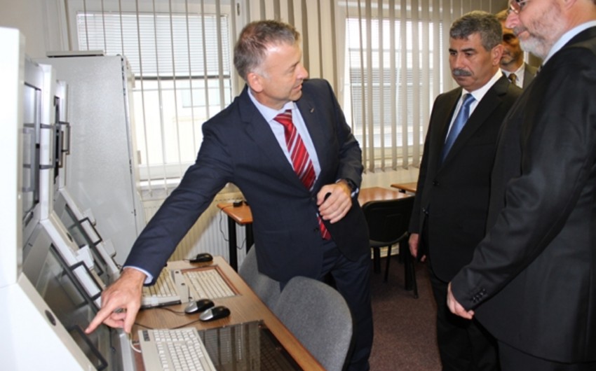 Закир Гасанов посетил чешские компании в сфере производства продукции военного назначения