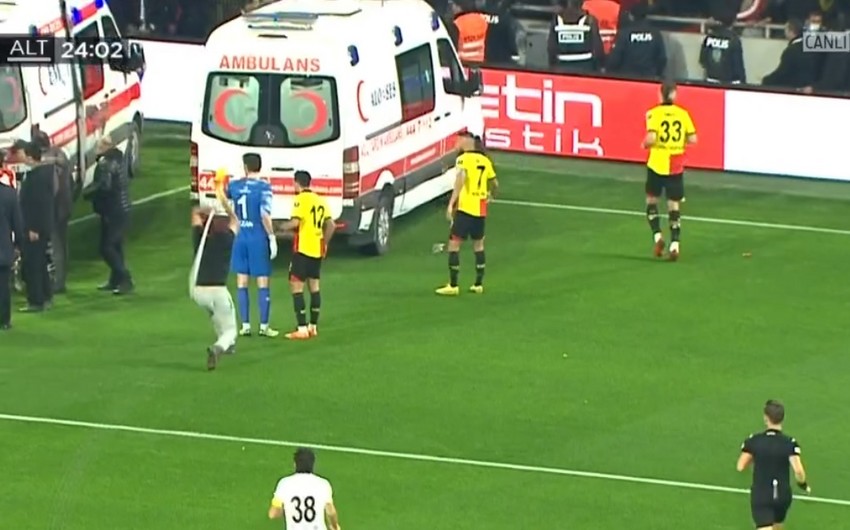 В Турции остановили футбольный матч из-за нападения на вратаря