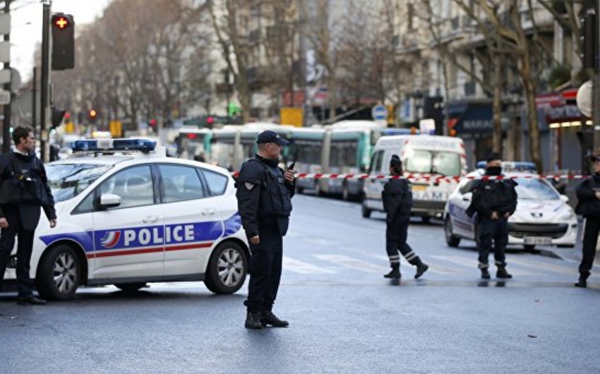Метро в Париже частично остановлено из-за нападения на полицию