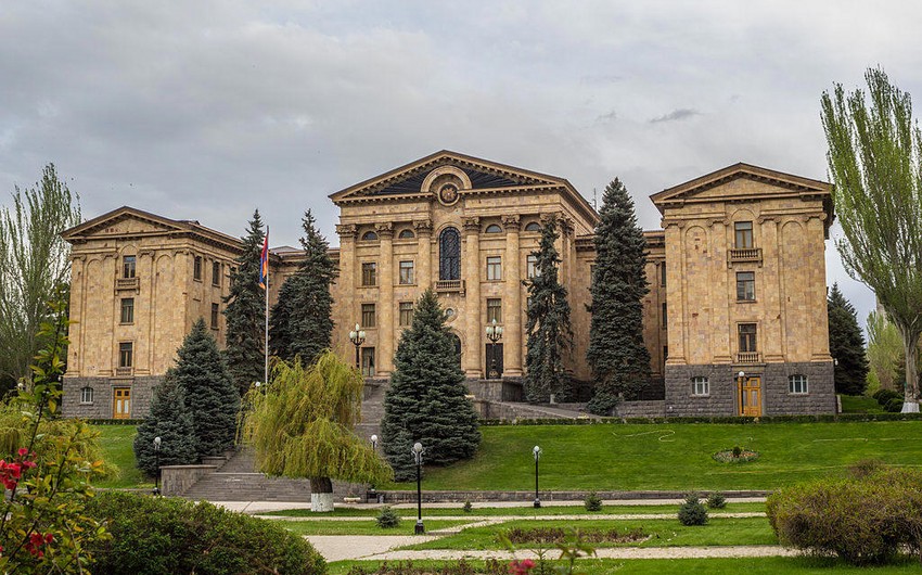 Bomb threat reported at Armenian parliament