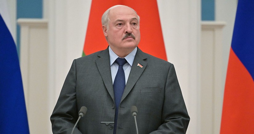 Лукашенко подарил городу Шуша белорусскую тракторную технику