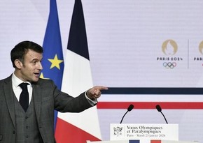 Emmanuel Macron booed as Paris says farewell to 2024 Paralympics 