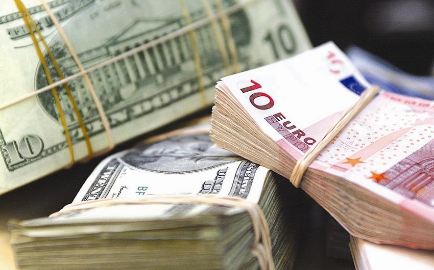 Евро и доллар в Азербайджане подорожали