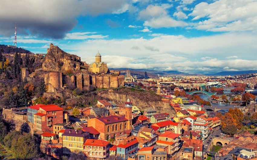Azerbaijani tourists reduce spending in Georgia
