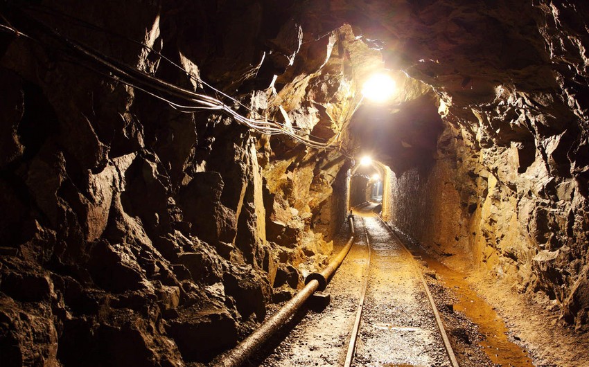 Около 40 человек застряли под землей на шахте в Канаде