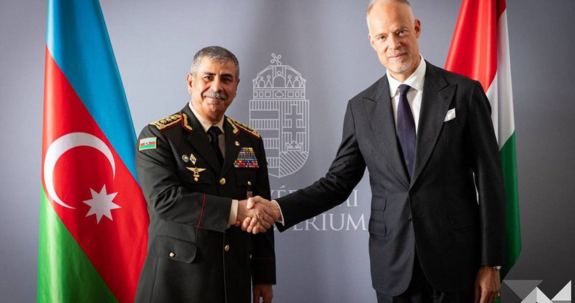 Azerbaijan defense minister meets with Hungarian counterpart in Budapest