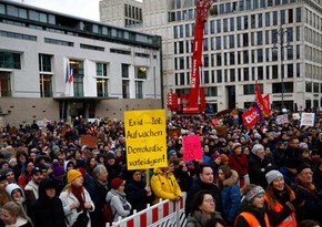 Thousands protest in France against immigration law