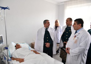 Elçin Quliyev Ermənistanın təxribatı nəticəsində yaralanmış hərbi qulluqçunu ziyarət edib