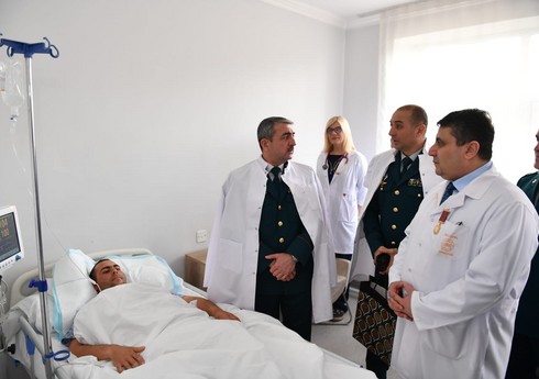 Эльчин Гулиев навестил раненого в результате армянской провокации военнослужащего ГПС