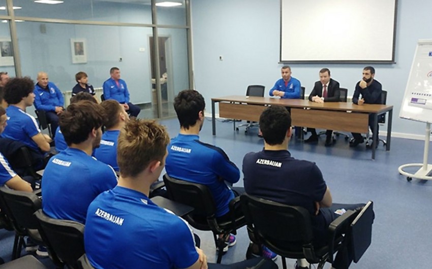 Генсек АФФА и главный тренер сборной Азербайджана встретились с футболистами