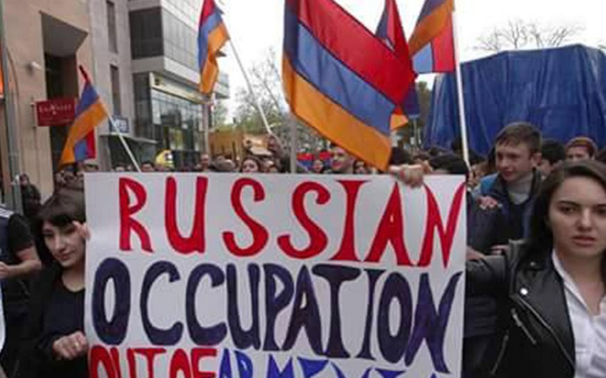 В Ереване проходит акция протеста перед посольством России