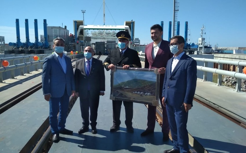 Kurık limanında Azərbaycan gəmi-bərəsi təntənəli qarşılanıb