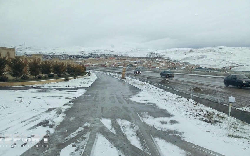Снег создал трудности для движения транспорта на дороге Шамаха-Гызмейдан - ФОТО