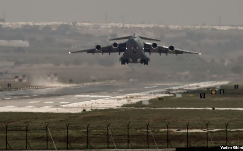 A Turkish jet flies above the Incirlik base Turkey lets US use base for IS raids