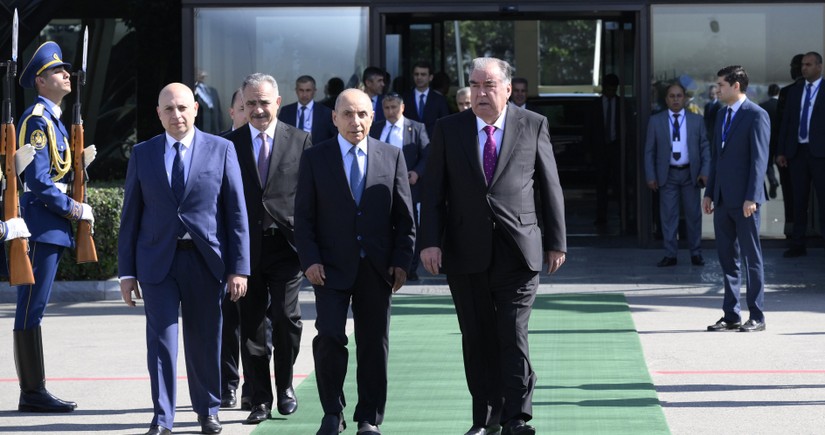 Завершился государственный визит президента Таджикистана в Азербайджан