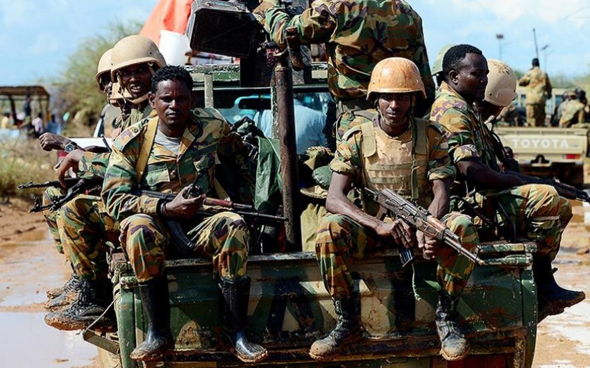 Keniyada terrorçular hərbi bazaya hücum edib