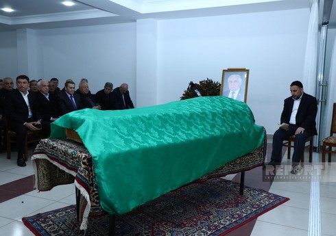 Проходит церемония прощания с Хады Раджабли