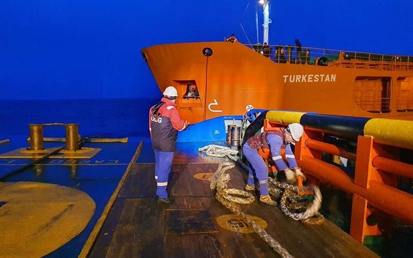 Azerbaijani sailors help Kazakh ship